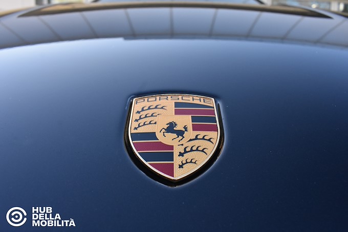 PORSCHE 911 Carrera 4S